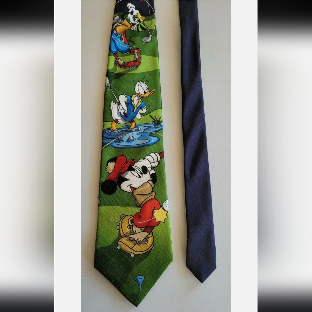Disney Mickey Unlimited Mickey Mouse & Friends Men's Green Silk Golfing Tie NWOT - Picture 2 of 6